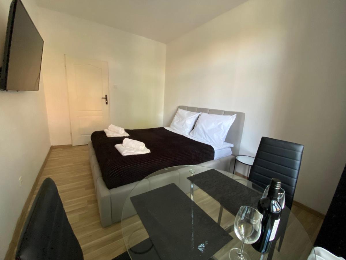 Vip Rooms Apartment Torun Luaran gambar