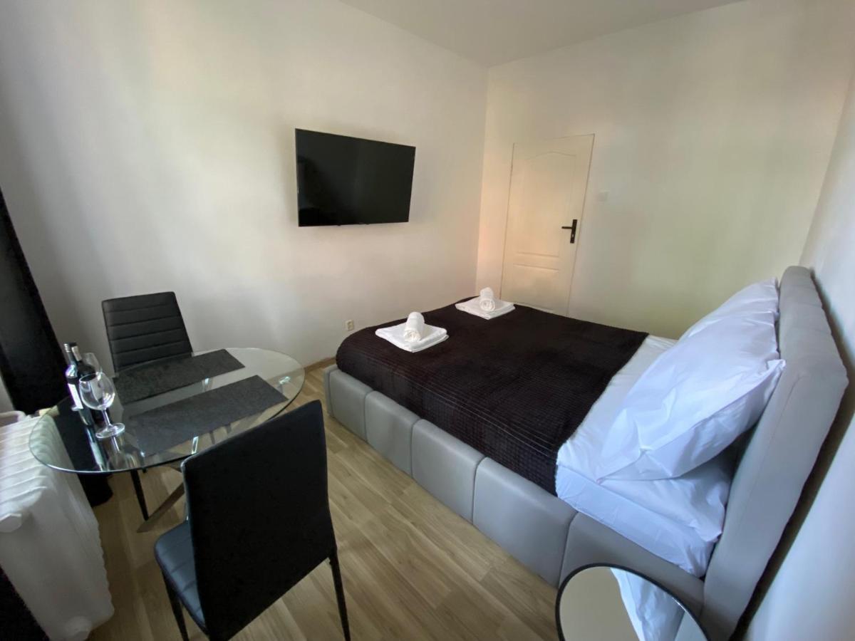 Vip Rooms Apartment Torun Luaran gambar